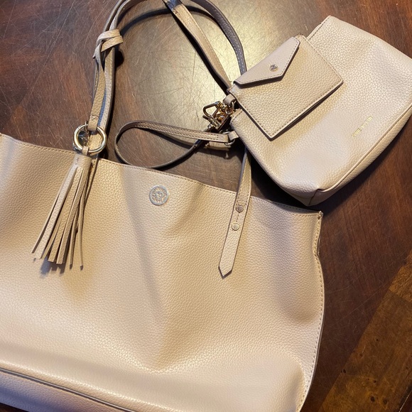 Anne Klein Handbags - 3 piece set! Anne Kline Elegant Cream Tote, Clutch and Cardholder Set
